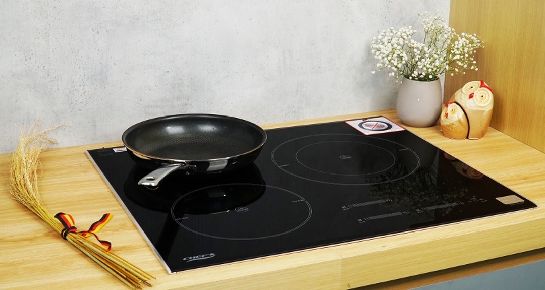 So sánh bếp từ Chefs và Bosch