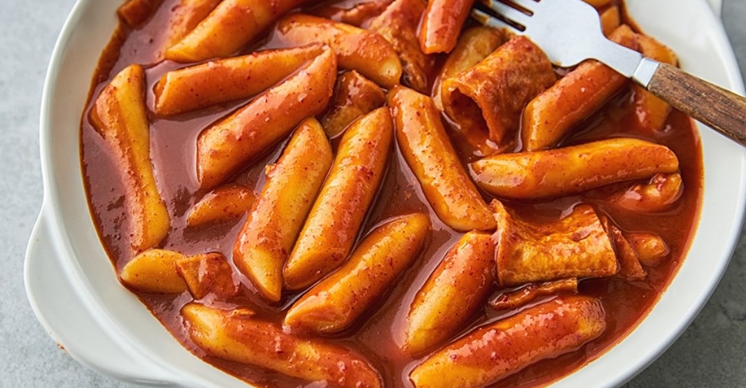 Cách làm tokbokki bằng lò vi sóng