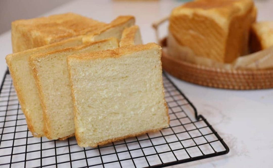Chuẩn bị làm bánh mì gối