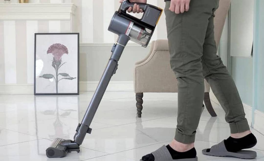 So sánh máy hút bụi cầm tay và máy hút bụi thông thường