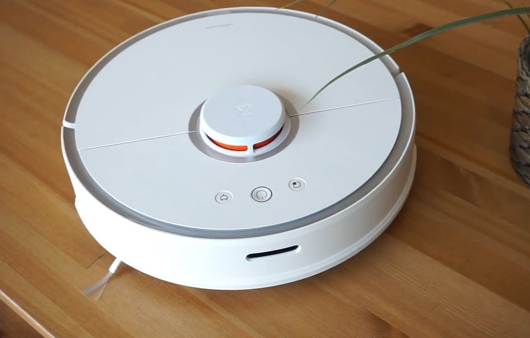 So sánh máy hút bụi và robot hút bụi