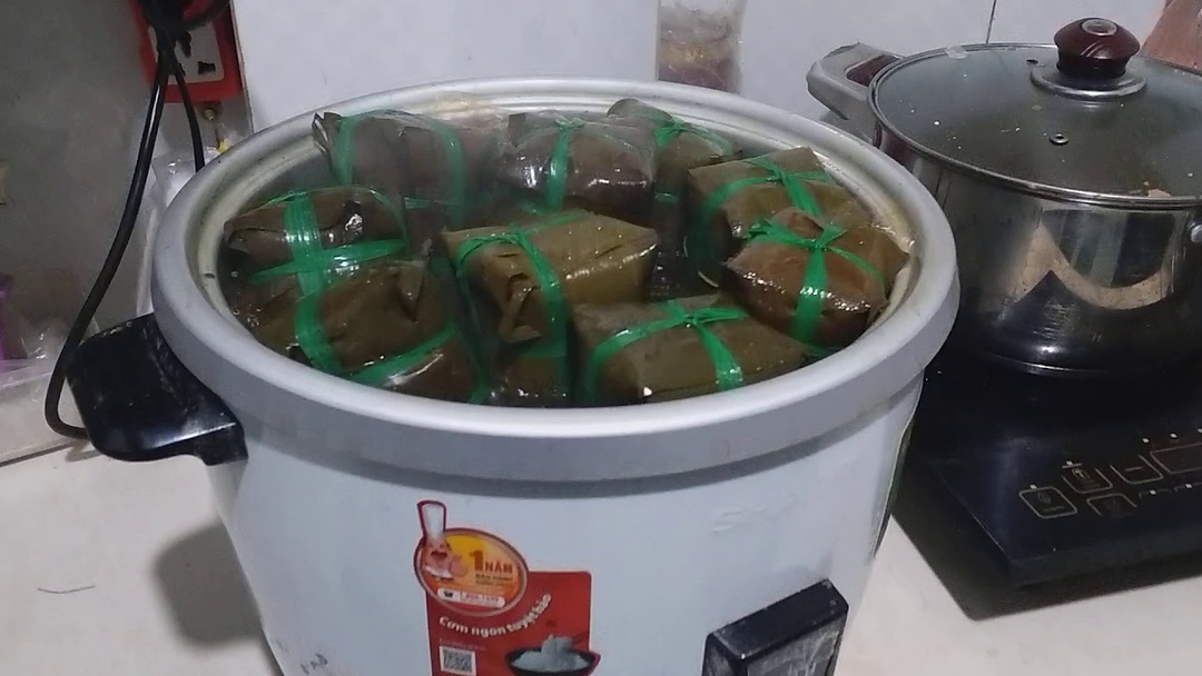 Cách luộc bánh chưng bằng nồi cơm điện