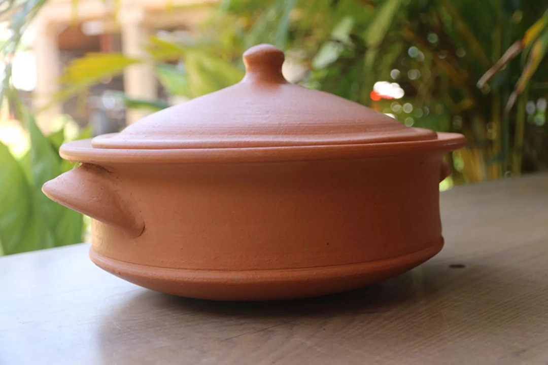 Nồi đất có cho vào lò vi sóng được không