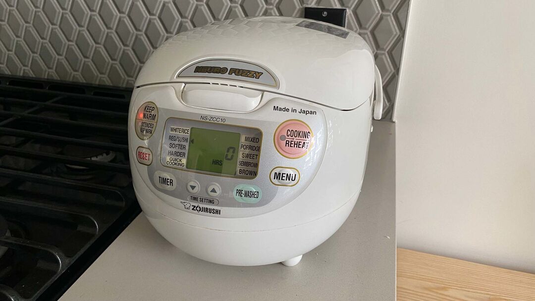 Nồi cơm điện Zojirushi Neuro Fuzzy Rice Cooker NS-ZCC10