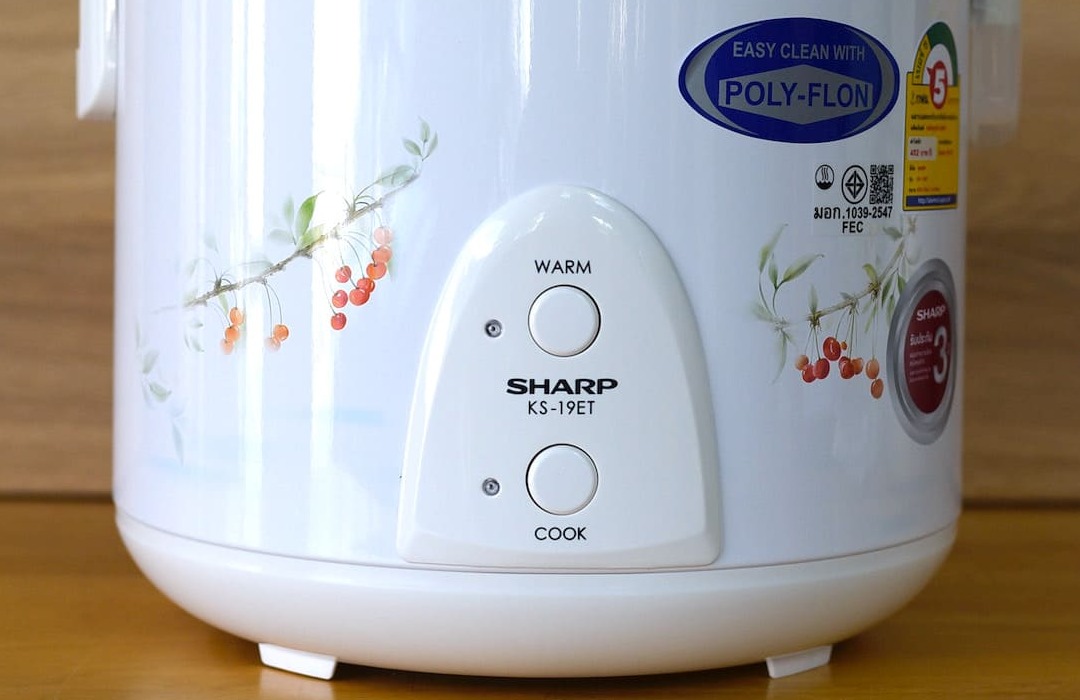 Nồi cơm nắp gài Sharp 2.2 lít KS-223TJV-CH