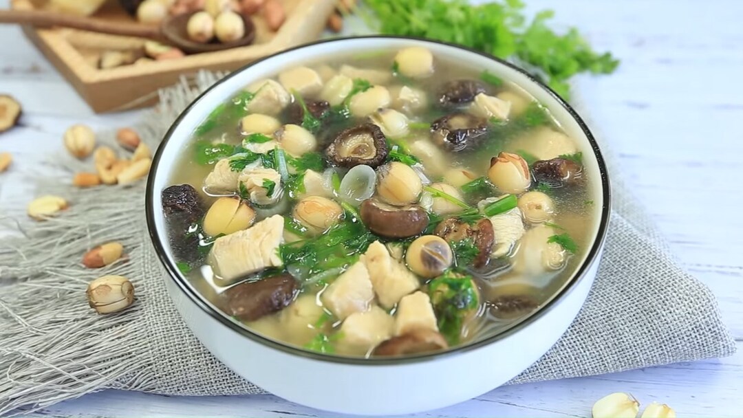Cách làm gà hầm hạt sen