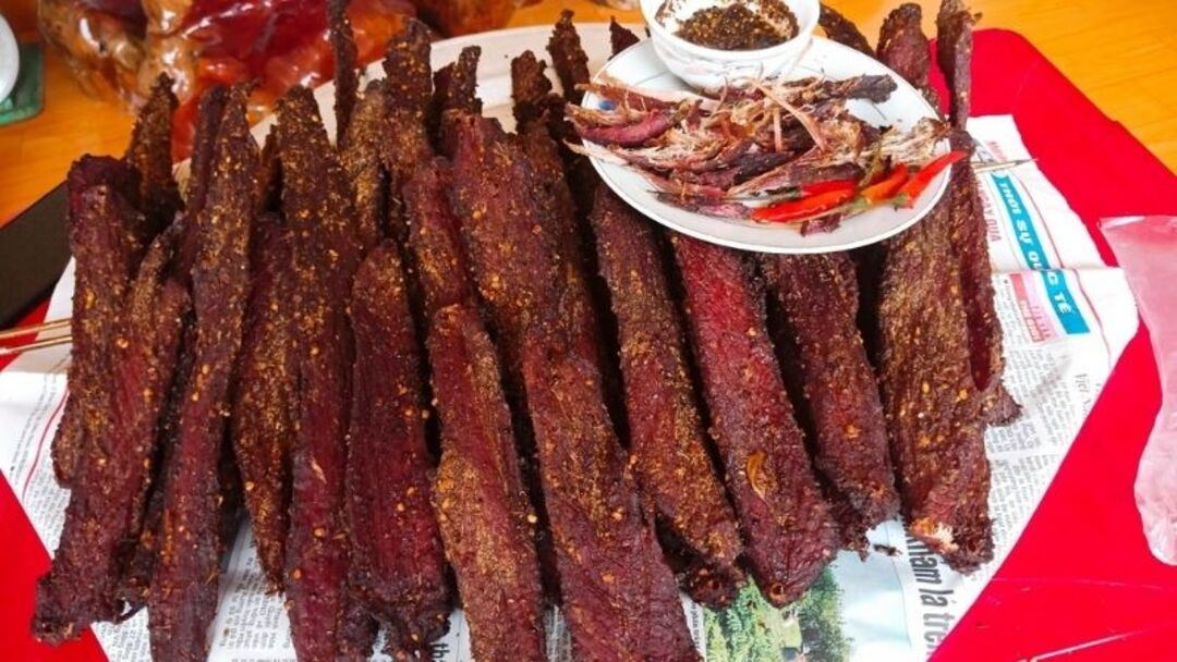 Thịt lợn gác bếp là gì