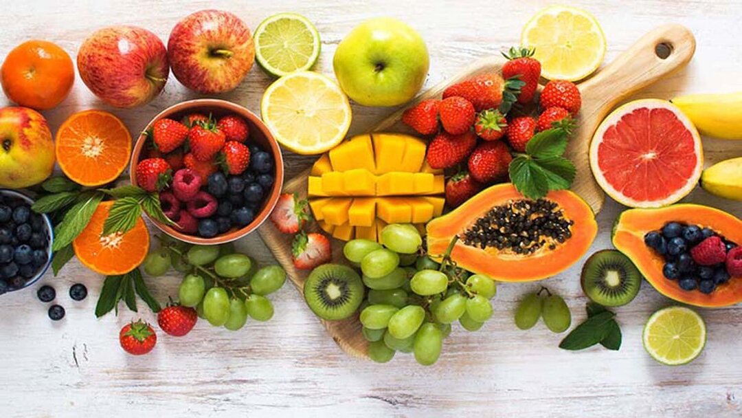 Uống nước ép hay ăn trái cây tốt hơn