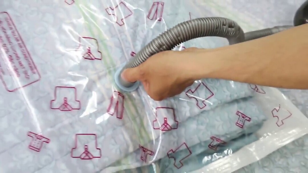 Hướng dẫn hút chân không quần áo bằng máy hút bụi