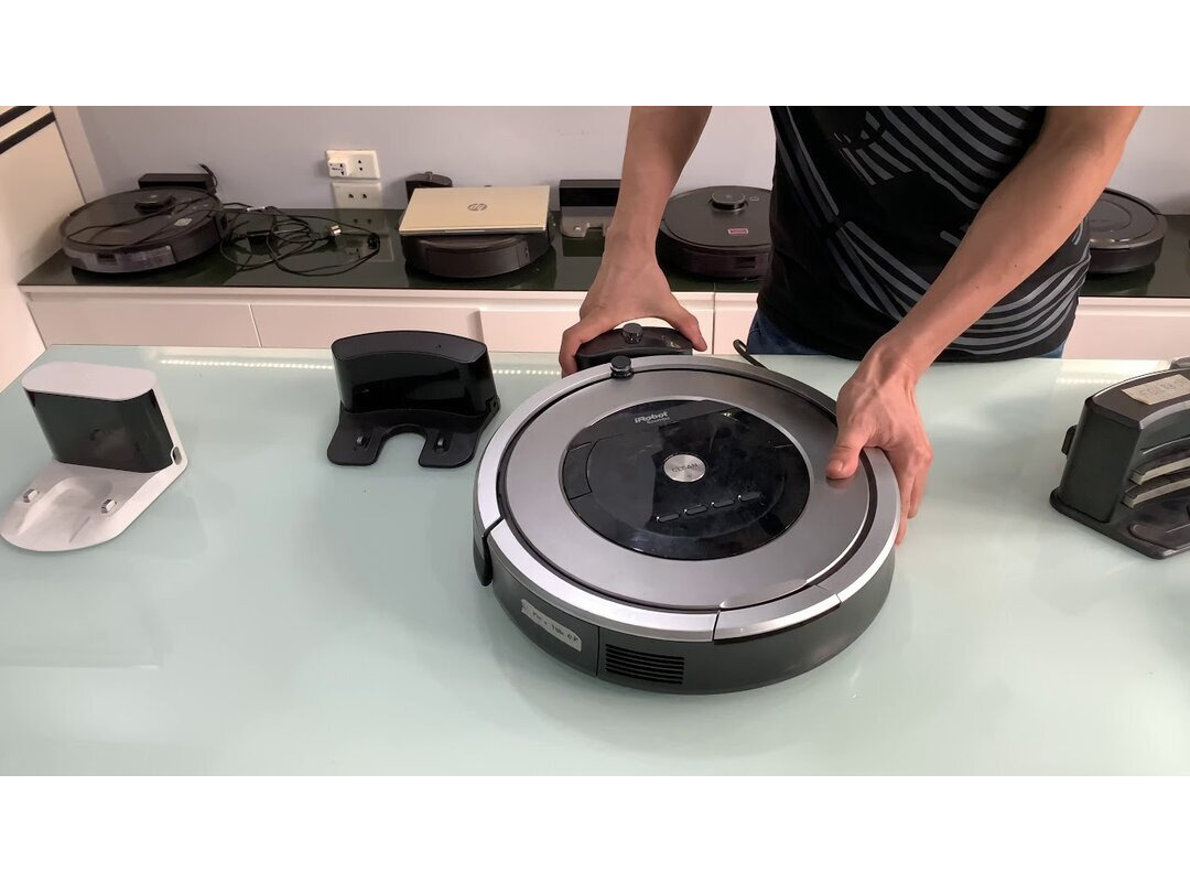 Những lưu ý quan trọng khi sạc pin cho robot hút bụi