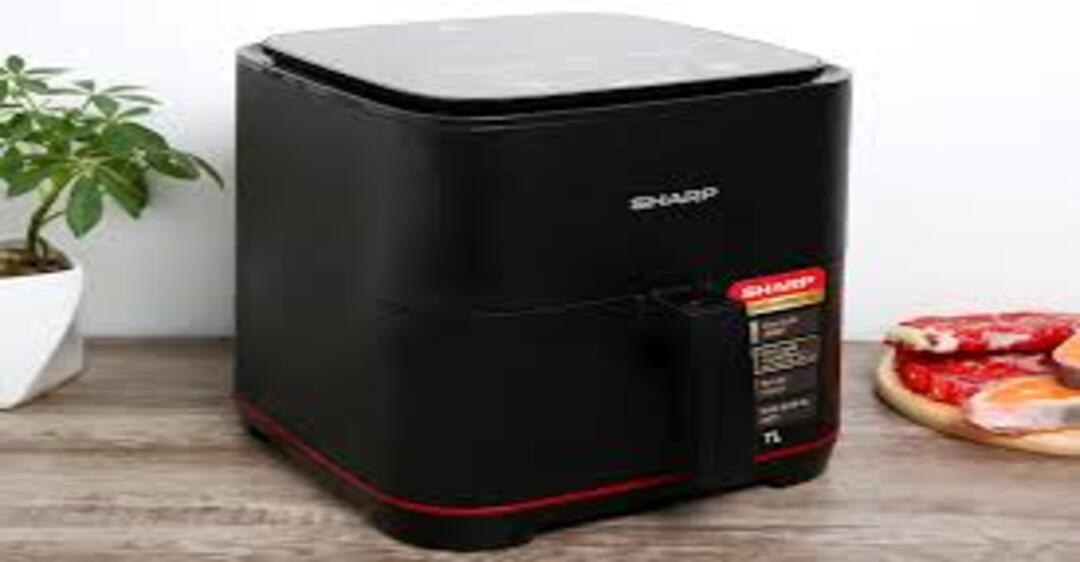 6. Nồi chiên không dầu Sharp KF-AF70EV-BK dung tích 7 lít