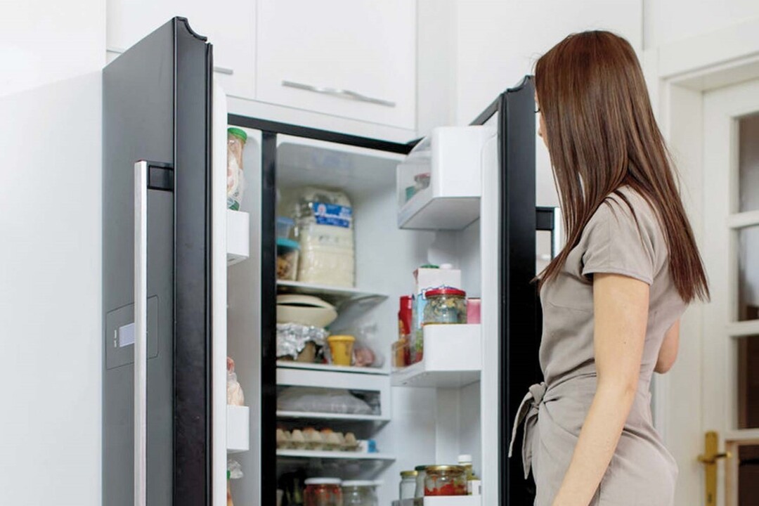 Do tủ lạnh hoạt động liên tục