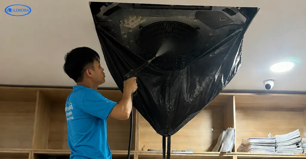 Công trình vệ sinh máy lạnh âm trần tại văn phòng Quận 4