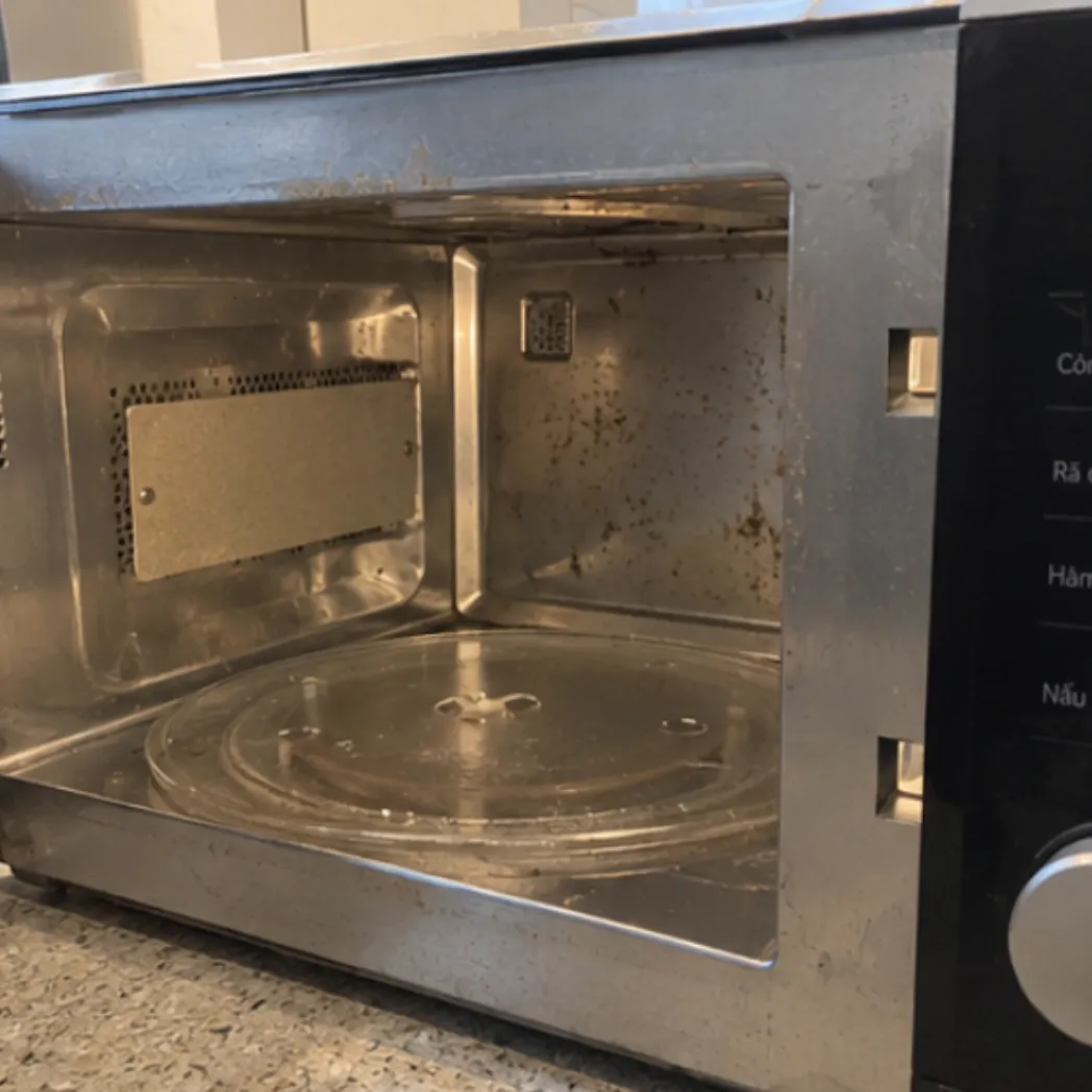 Sửa lò vi sóng Electrolux có nướng đánh lửa bên trong khoang nướng