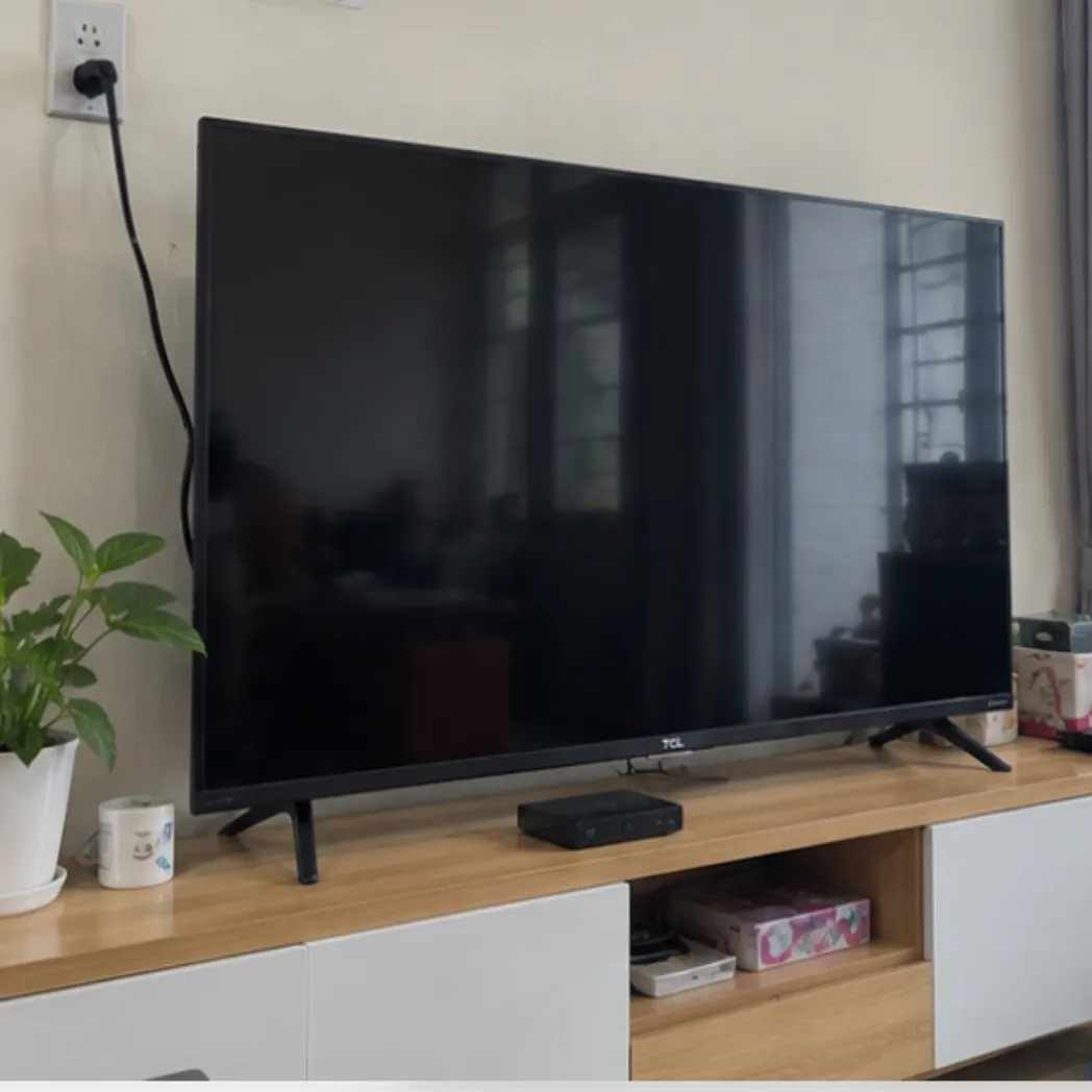 Dương Quốc Thái sửa Smart TV TCL