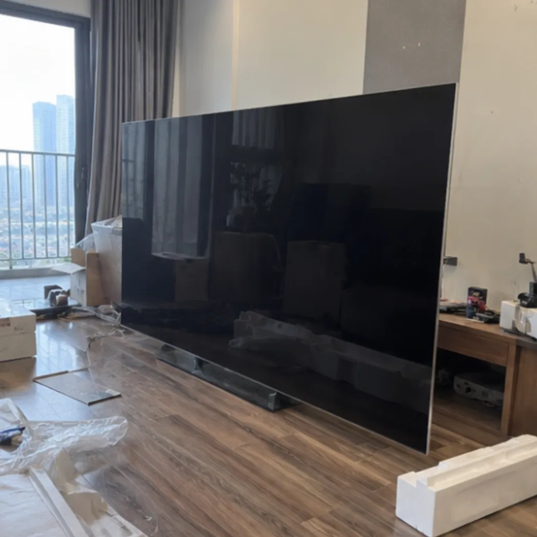Ép tab màn hình Smart TV Samsung Neo QLED 75 inch sọc chỉ ngang