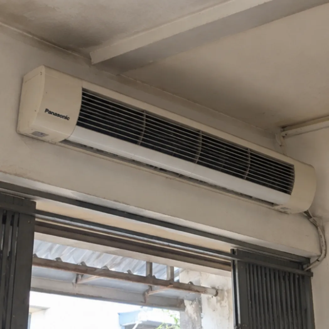 Tạ Minh Quang sửa quạt chắn gió Panasonic