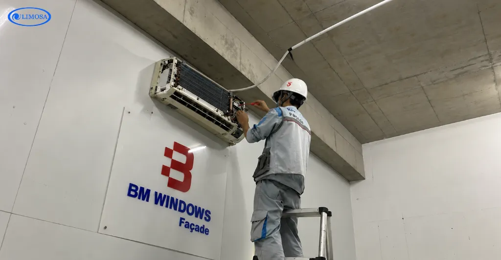 Thợ Limosa tiến hành sửa máy lạnh không lạnh tại BM Windows Phú Nhuận