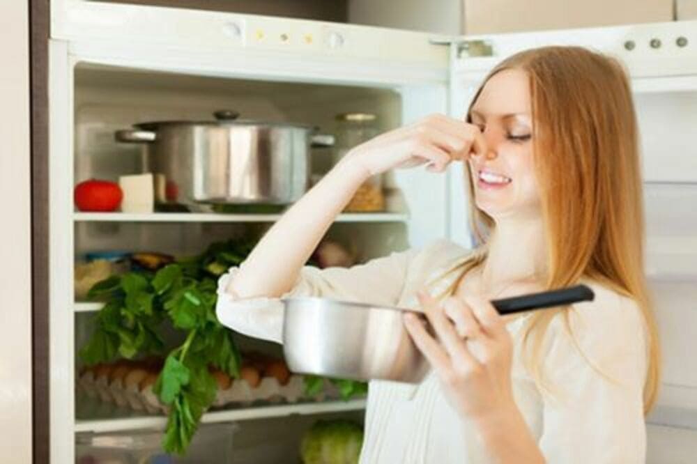 vệ sinh tủ lạnh bằng giấm