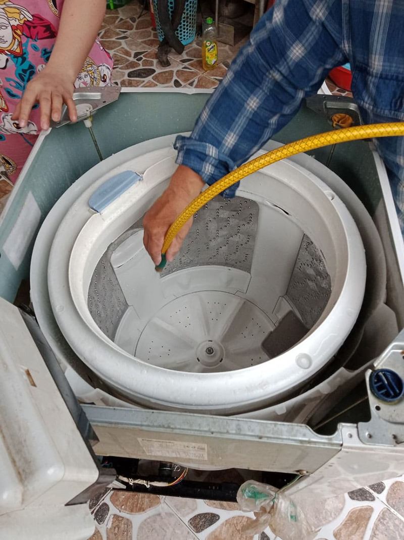 vệ sinh máy giặt cửa đứng